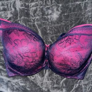 Slightly used, lightly lined Cacique bra, size 42G